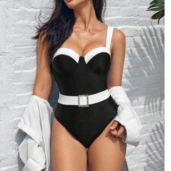 Color Block Cheeky Bottom Beach One piece Monokini - Picture 4 of 6